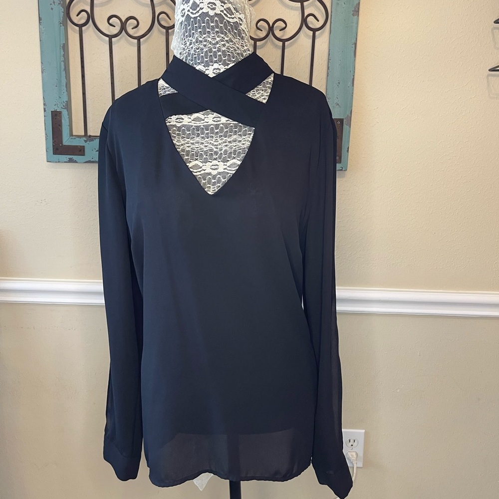 BOLD elements Black Criss-Cross Blouse